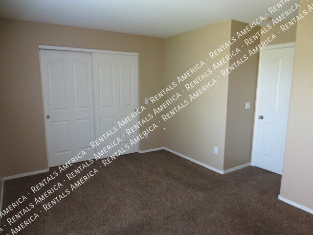 Perfect 3 bedroom 2.5 bathroom in Spectrum at Val Vista!!! property image
