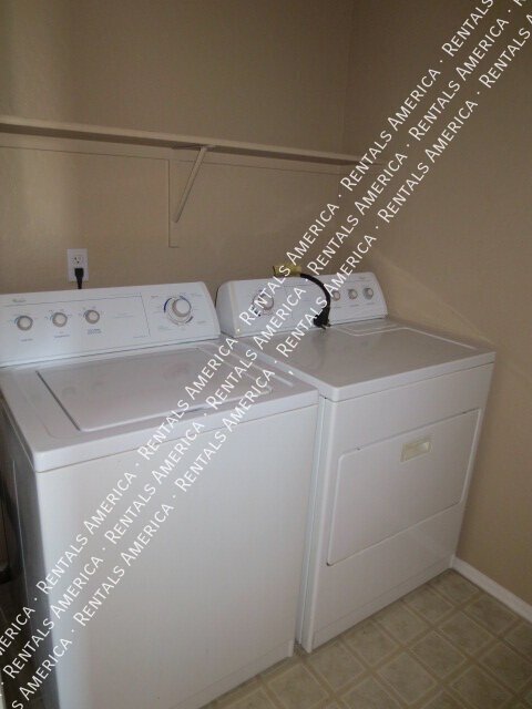 Perfect 3 bedroom 2.5 bathroom in Spectrum at Val Vista!!! property image