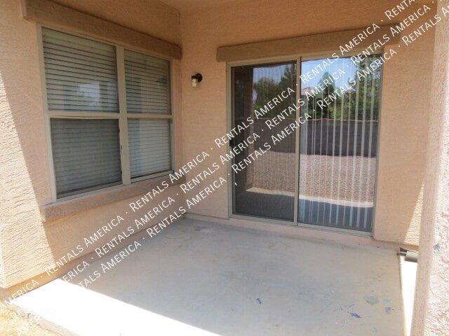 Perfect 3 bedroom 2.5 bathroom in Spectrum at Val Vista!!! property image