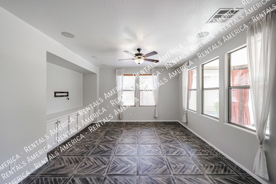 Beautiful Home in Lyons Gate property image