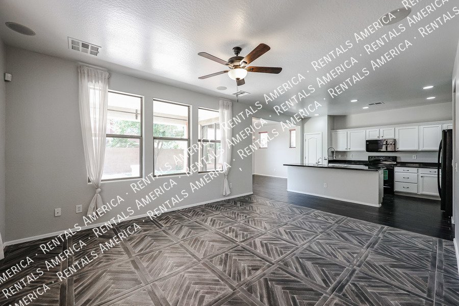 Beautiful Home in Lyons Gate property image