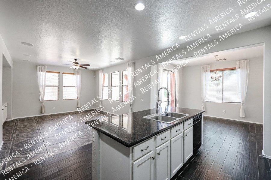 Beautiful Home in Lyons Gate property image