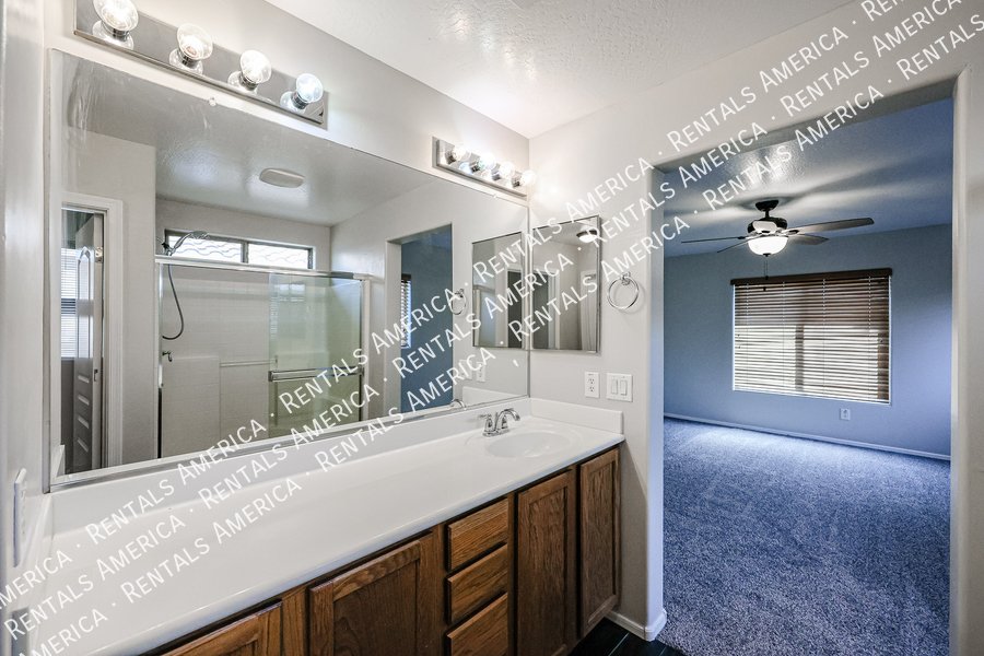 Beautiful Home in Lyons Gate property image