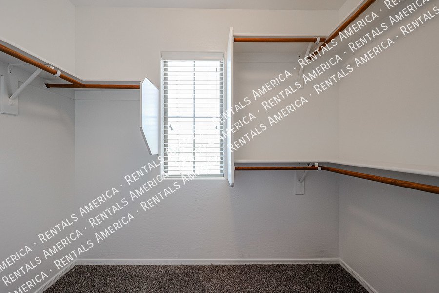 Beautiful Home in Lyons Gate property image