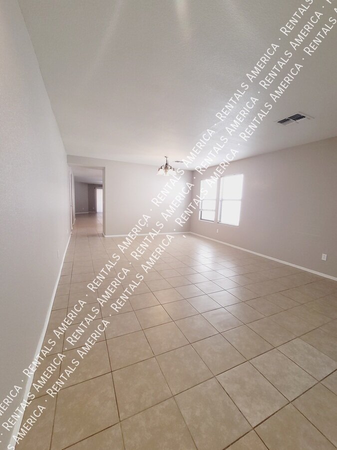 *Get 3 weeks free rent with a signed 12 month lease!* property image