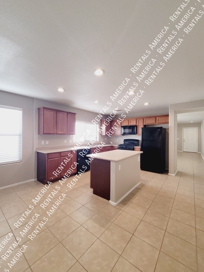*Get 3 weeks free rent with a signed 12 month lease!* property image