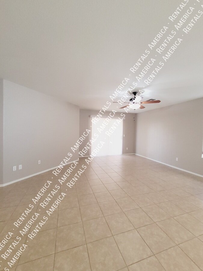 *Get 3 weeks free rent with a signed 12 month lease!* property image
