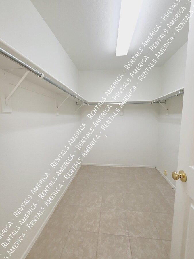 *Get 3 weeks free rent with a signed 12 month lease!* property image