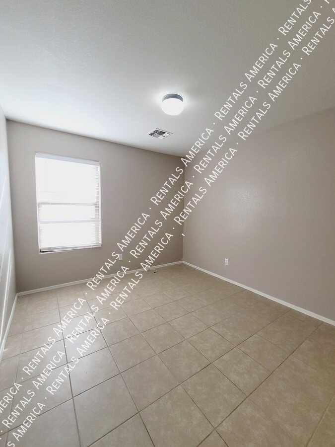 *Get 3 weeks free rent with a signed 12 month lease!* property image