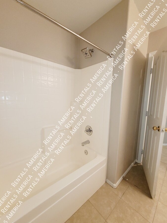 *Get 3 weeks free rent with a signed 12 month lease!* property image
