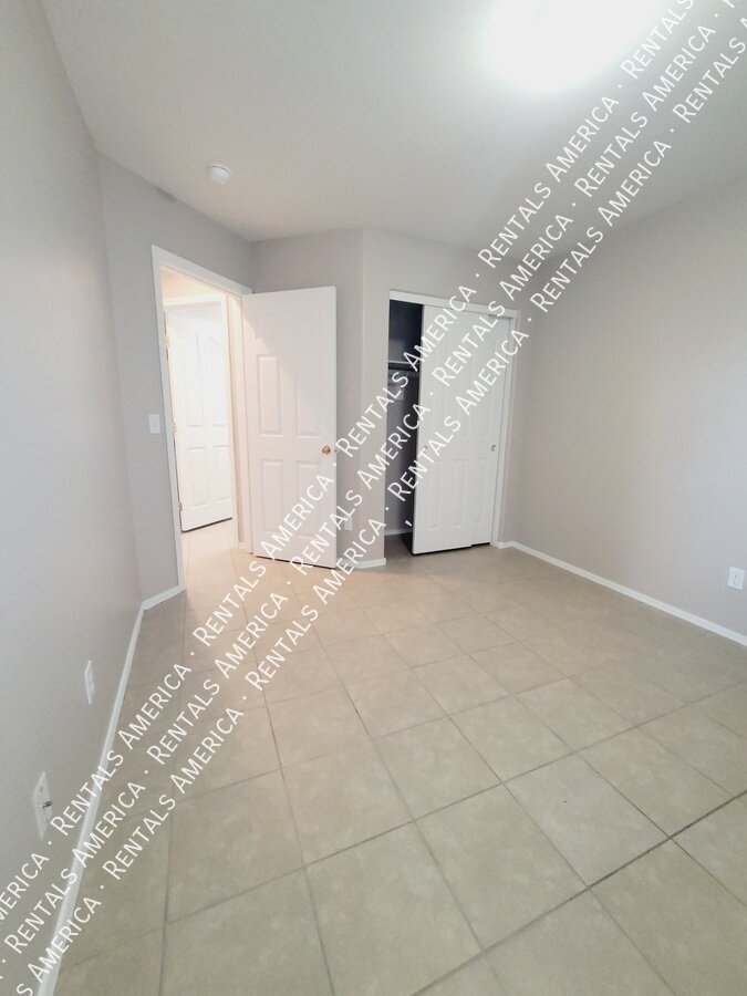 *Get 3 weeks free rent with a signed 12 month lease!* property image