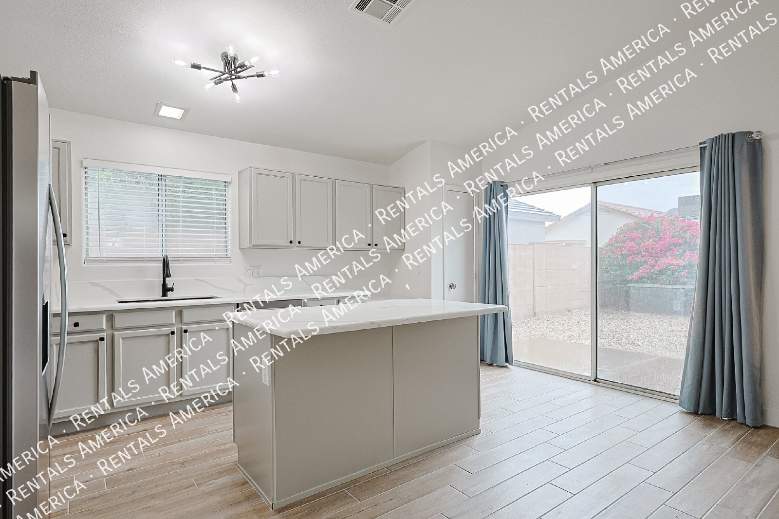 Nice 3 bed  - No HOA property image