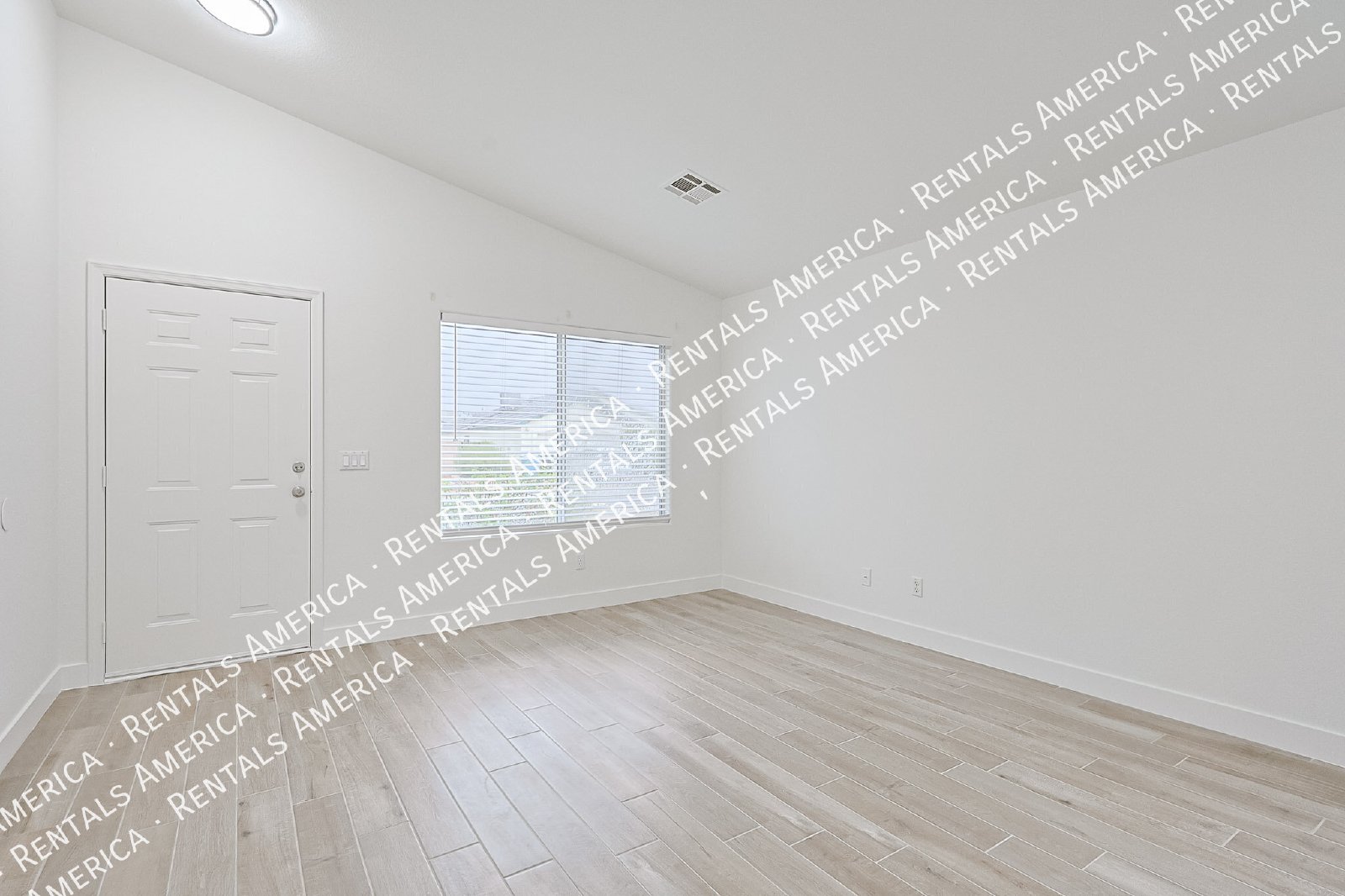 Nice 3 bed  - No HOA property image