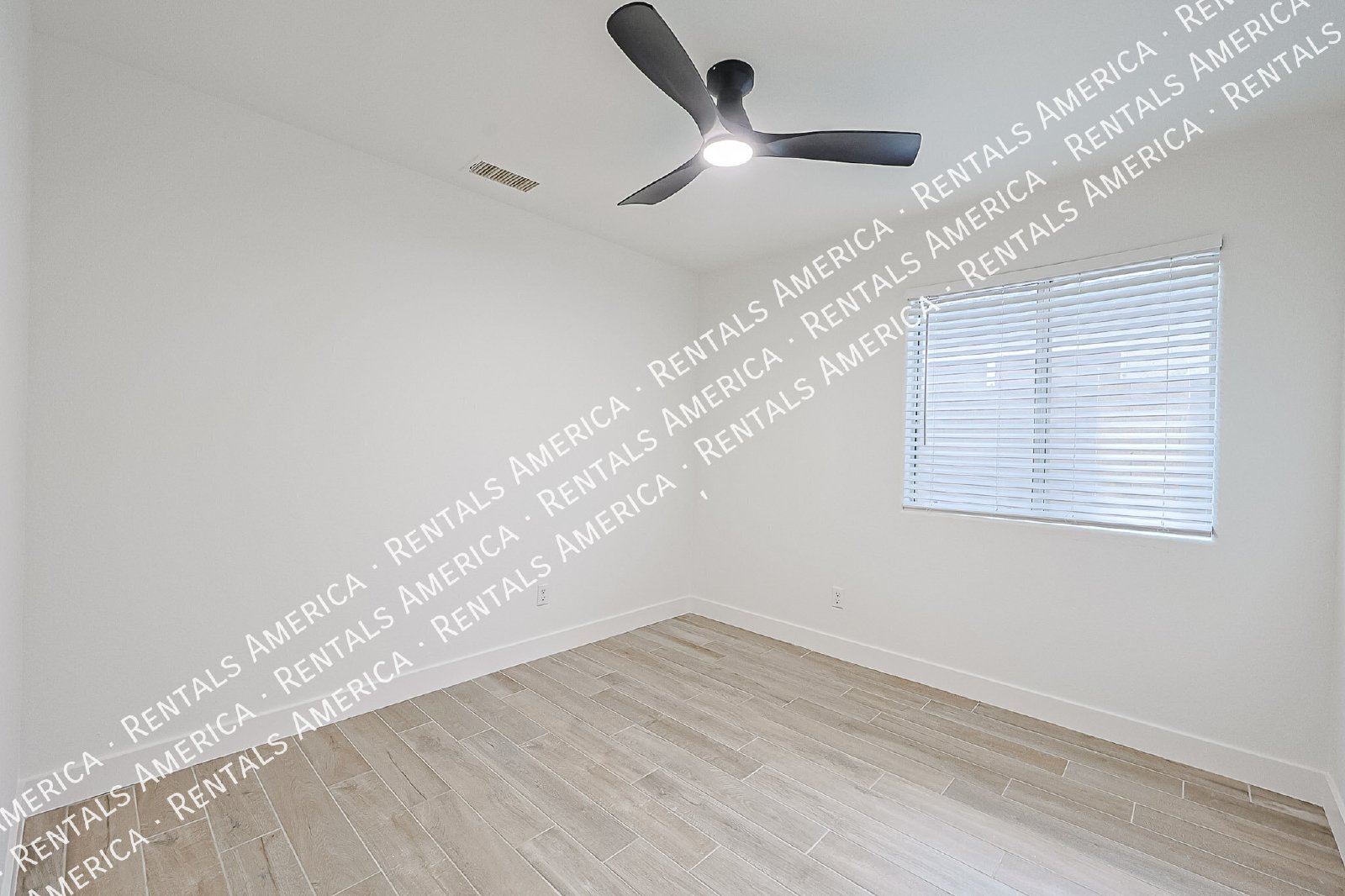 Nice 3 bed  - No HOA property image