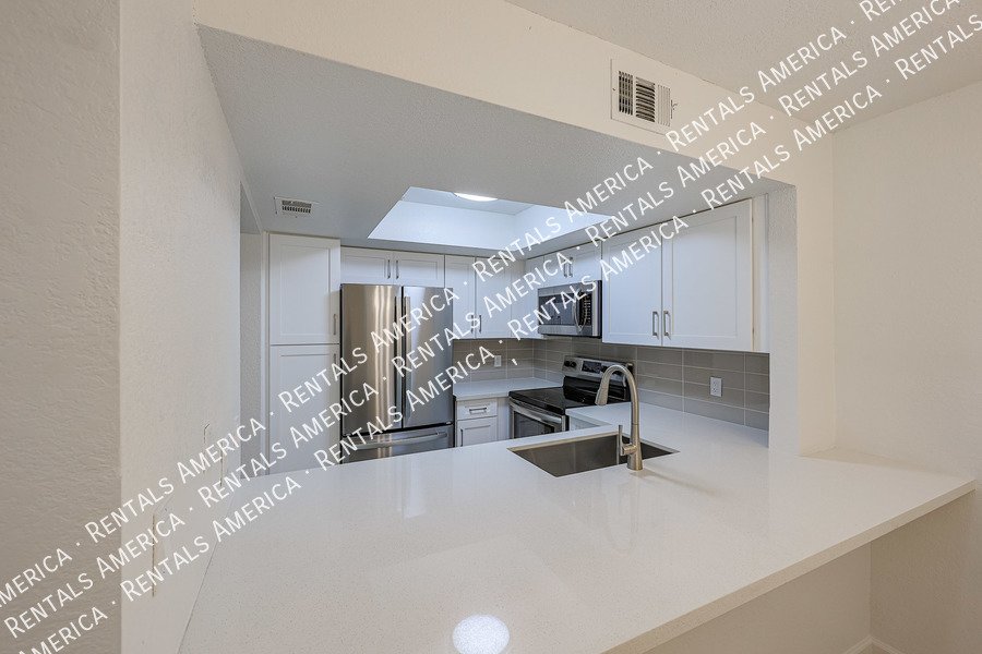 Upgraded 2 bed 2 bath condo in Mesa property image