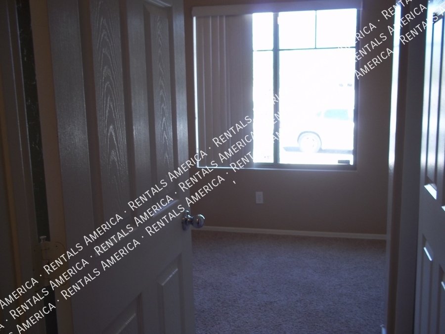 MOVE IN READY HOME IN LAVEEN MEADOWS! property image