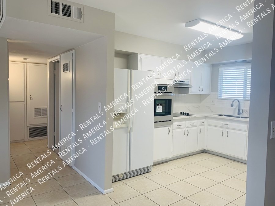 Sun City 55+ Community  2 bed 1 Bath- Open floor plan -Remodeled property image