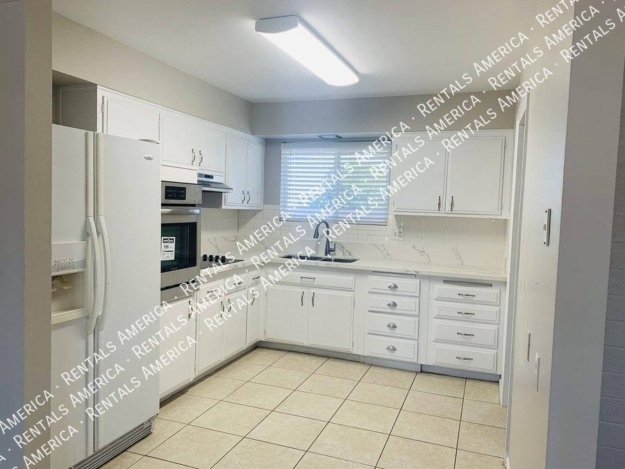 Sun City 55+ Community  2 bed 1 Bath- Open floor plan -Remodeled property image