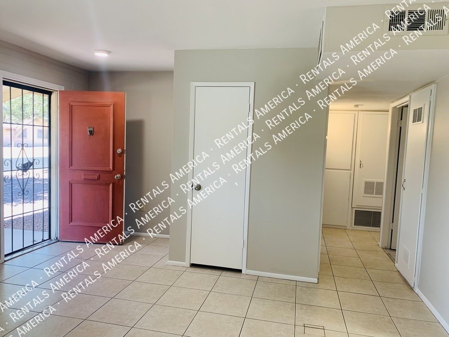 Sun City 55+ Community  2 bed 1 Bath- Open floor plan -Remodeled property image