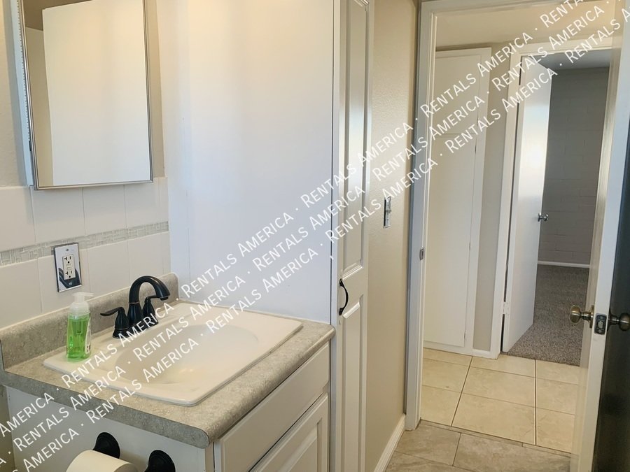Sun City 55+ Community  2 bed 1 Bath- Open floor plan -Remodeled property image