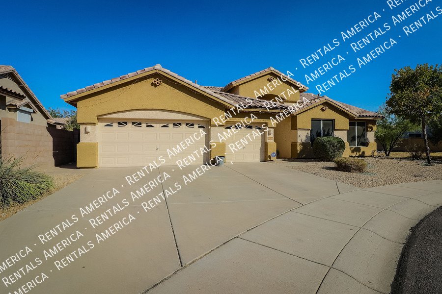 Fabulous 4 Bedroom Home With Beautiful Pool & Spacious 3 Car Garage!!! property image