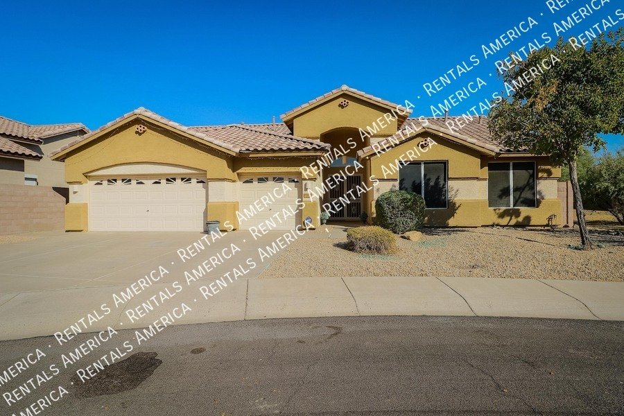 Fabulous 4 Bedroom Home With Beautiful Pool & Spacious 3 Car Garage!!! property image