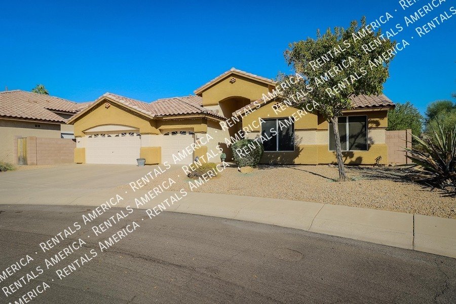 Fabulous 4 Bedroom Home With Beautiful Pool & Spacious 3 Car Garage!!! property image