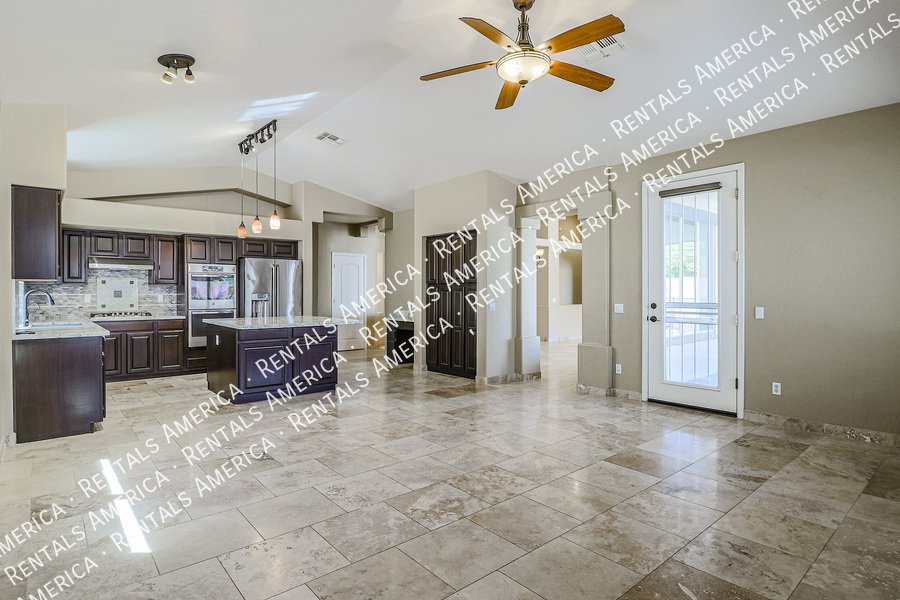 Fabulous 4 Bedroom Home With Beautiful Pool & Spacious 3 Car Garage!!! property image