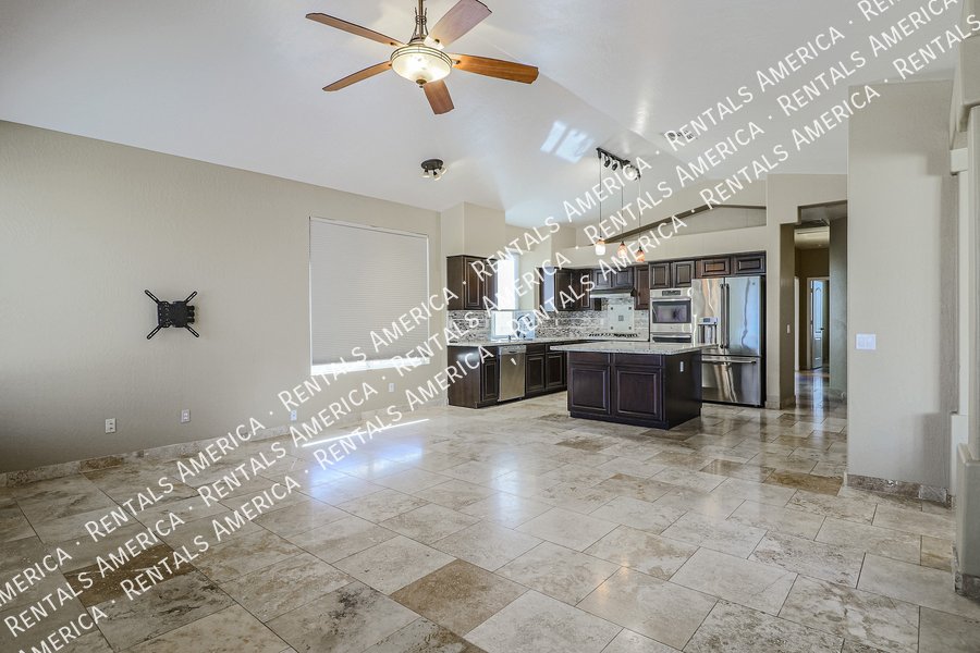 Fabulous 4 Bedroom Home With Beautiful Pool & Spacious 3 Car Garage!!! property image