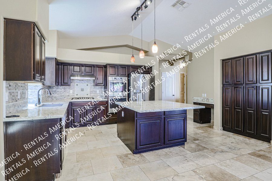 Fabulous 4 Bedroom Home With Beautiful Pool & Spacious 3 Car Garage!!! property image