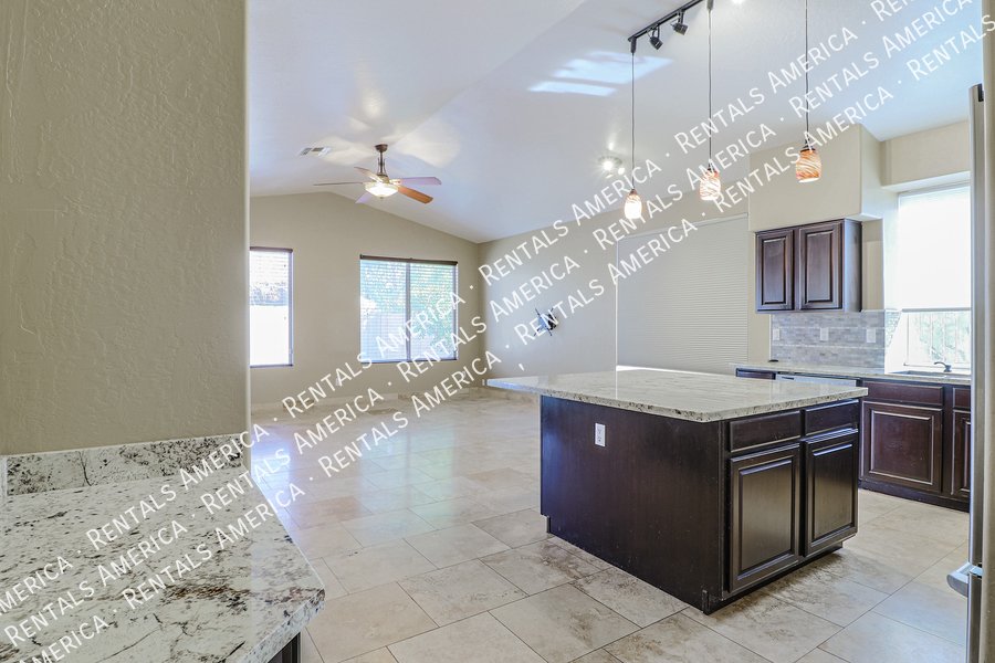 Fabulous 4 Bedroom Home With Beautiful Pool & Spacious 3 Car Garage!!! property image