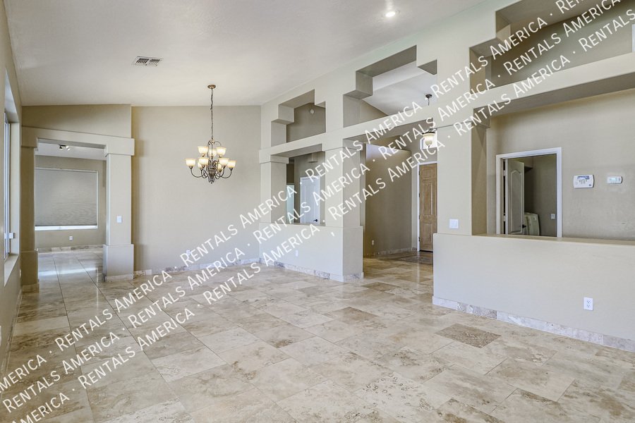 Fabulous 4 Bedroom Home With Beautiful Pool & Spacious 3 Car Garage!!! property image