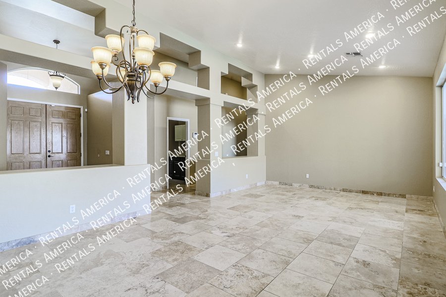 Fabulous 4 Bedroom Home With Beautiful Pool & Spacious 3 Car Garage!!! property image