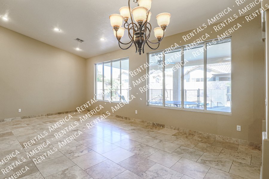 Fabulous 4 Bedroom Home With Beautiful Pool & Spacious 3 Car Garage!!! property image