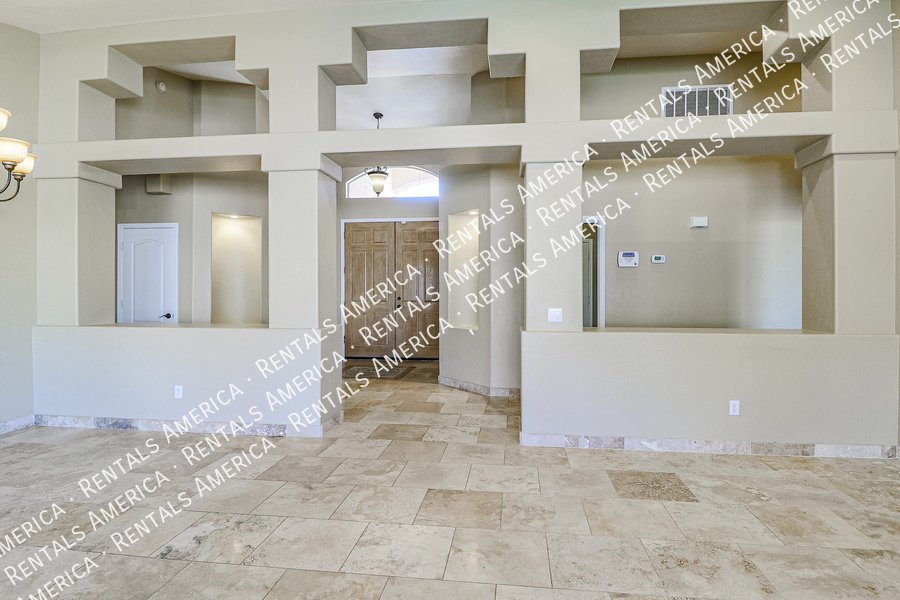 Fabulous 4 Bedroom Home With Beautiful Pool & Spacious 3 Car Garage!!! property image