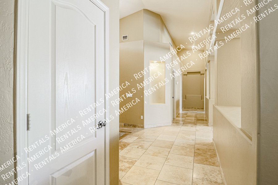 Fabulous 4 Bedroom Home With Beautiful Pool & Spacious 3 Car Garage!!! property image