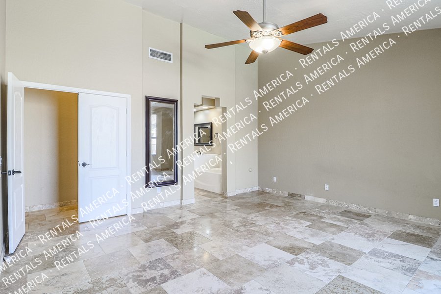 Fabulous 4 Bedroom Home With Beautiful Pool & Spacious 3 Car Garage!!! property image