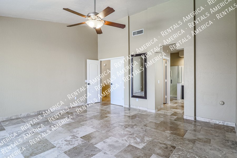 Fabulous 4 Bedroom Home With Beautiful Pool & Spacious 3 Car Garage!!! property image
