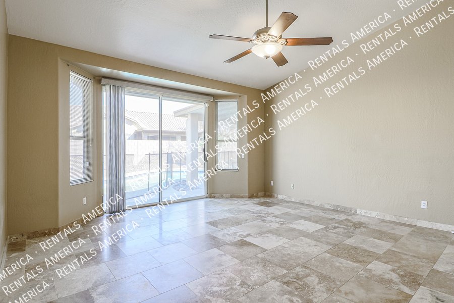 Fabulous 4 Bedroom Home With Beautiful Pool & Spacious 3 Car Garage!!! property image