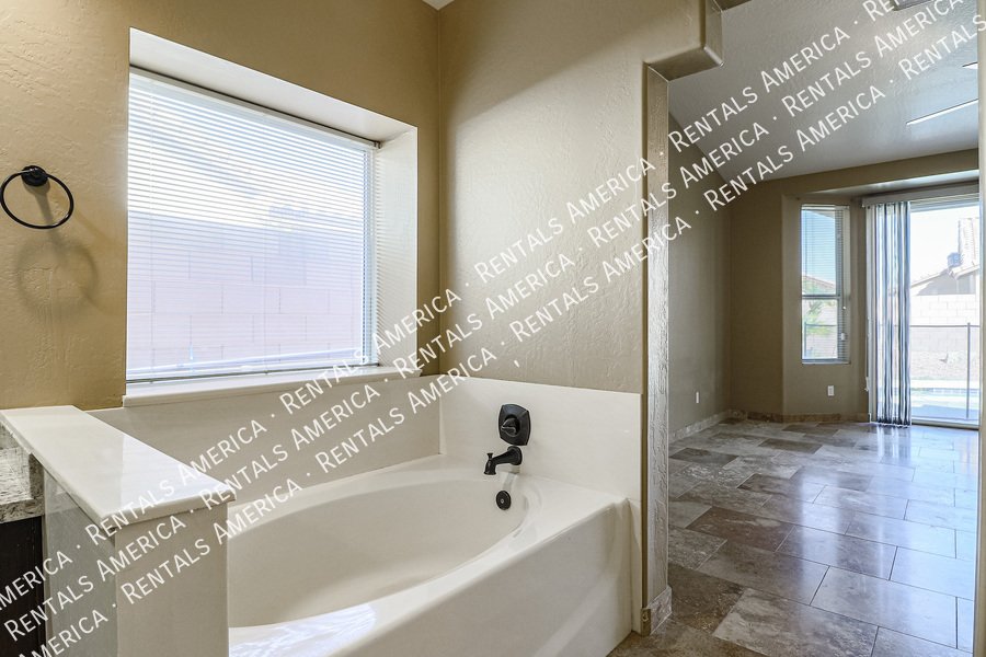 Fabulous 4 Bedroom Home With Beautiful Pool & Spacious 3 Car Garage!!! property image