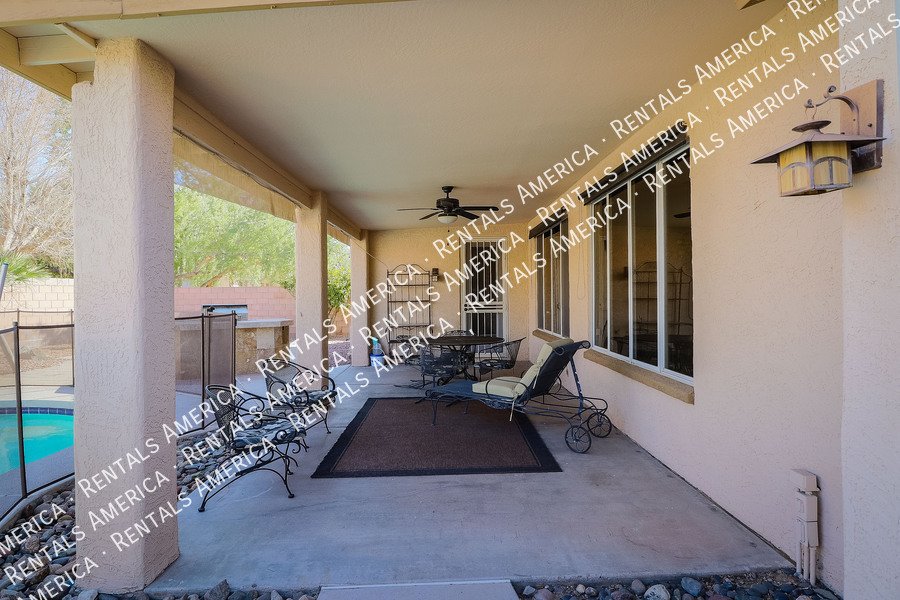 Fabulous 4 Bedroom Home With Beautiful Pool & Spacious 3 Car Garage!!! property image
