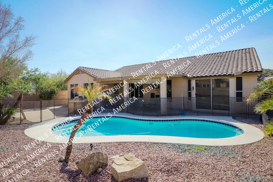 Fabulous 4 Bedroom Home With Beautiful Pool & Spacious 3 Car Garage!!! property image
