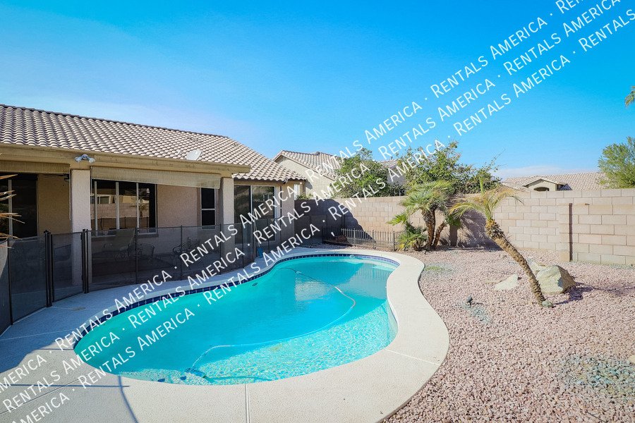 Fabulous 4 Bedroom Home With Beautiful Pool & Spacious 3 Car Garage!!! property image