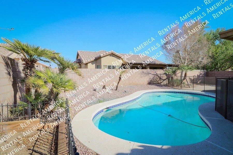 Fabulous 4 Bedroom Home With Beautiful Pool & Spacious 3 Car Garage!!! property image