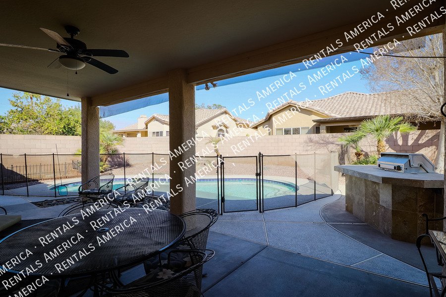 Fabulous 4 Bedroom Home With Beautiful Pool & Spacious 3 Car Garage!!! property image