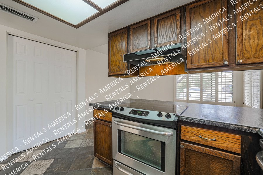 Beautiful 2 bed/ 2 bath w/ a Pool & tons of great Amenities!! property image