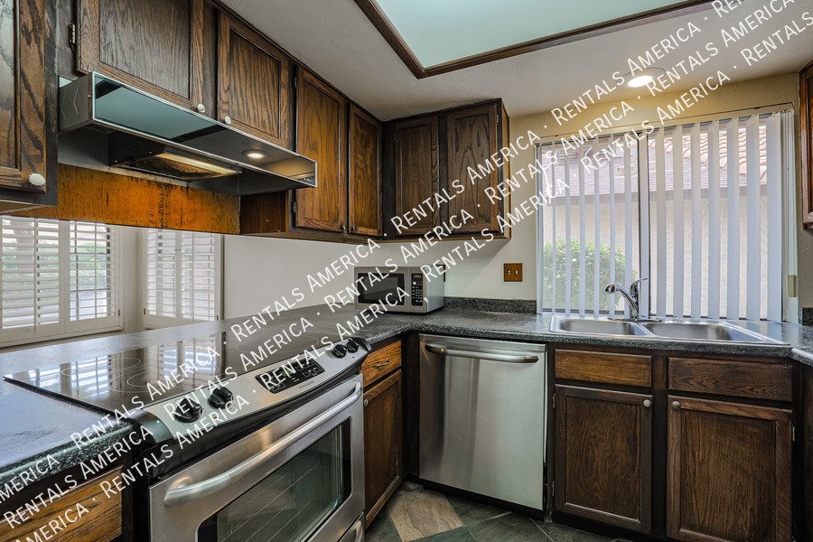 Beautiful 2 bed/ 2 bath w/ a Pool & tons of great Amenities!! property image