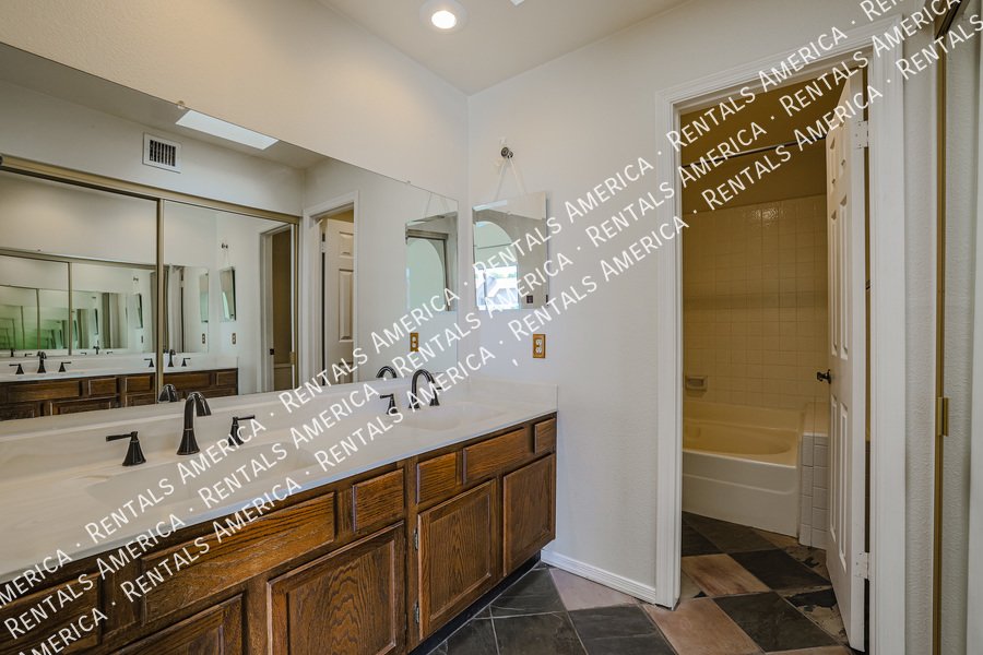 Beautiful 2 bed/ 2 bath w/ a Pool & tons of great Amenities!! property image