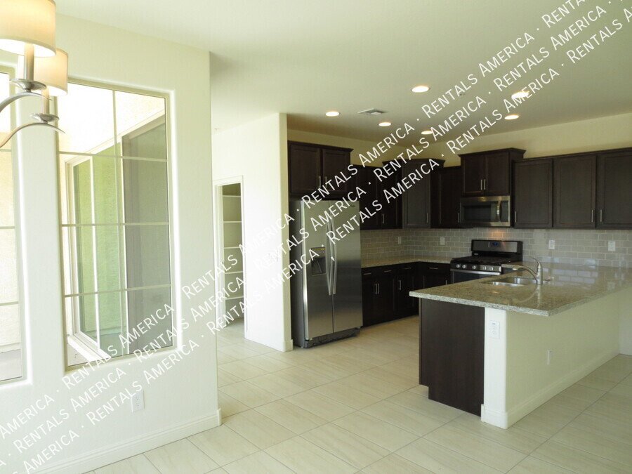 Beautiful 3 Bedrm 2.5 Bath w 3 Car Garage in N/E Buckeye! property image