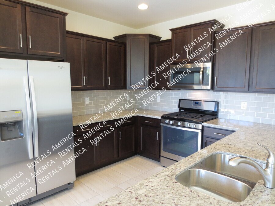 Beautiful 3 Bedrm 2.5 Bath w 3 Car Garage in N/E Buckeye! property image